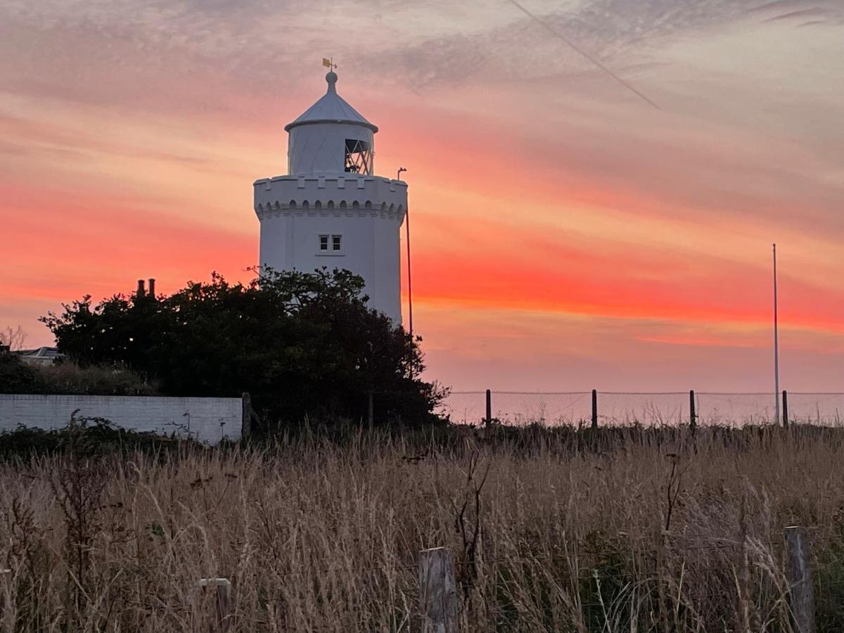 Fab Stay Uk - Coastal And Country Retreat With Free Secure Off Road Parking Minutes From Both Dover And Deal Buitenkant foto