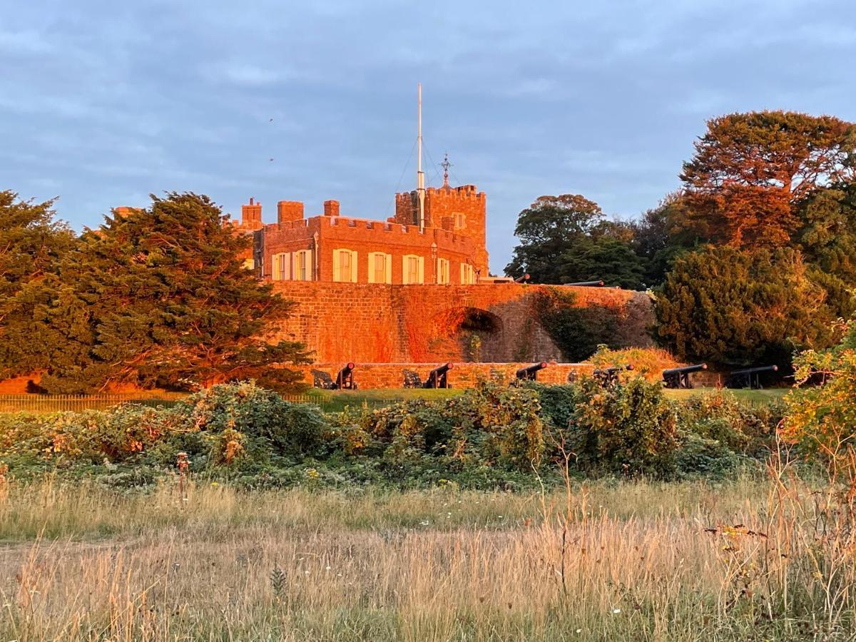 Fab Stay Uk - Coastal And Country Retreat With Free Secure Off Road Parking Minutes From Both Dover And Deal Buitenkant foto